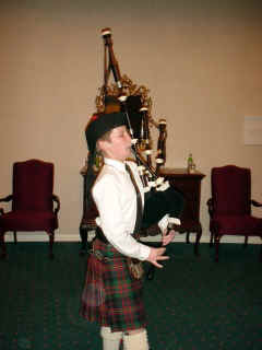 Bagpipe Boy.jpg (34345 bytes)