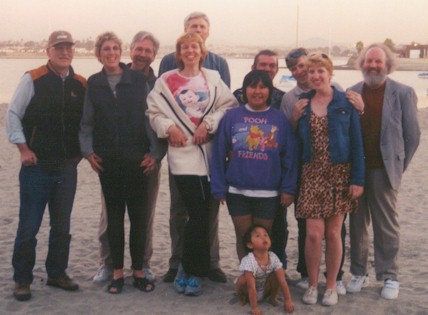 Family - beach.jpg (37041 bytes)